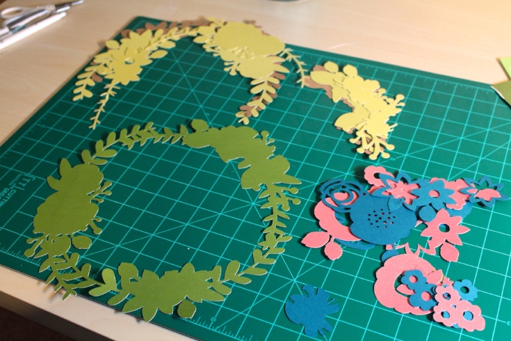 assembling paper wreath